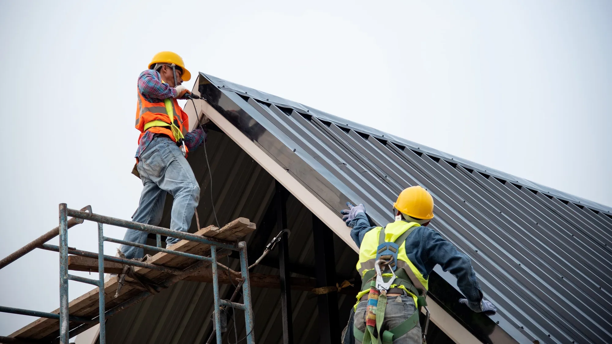 10 Pros and Cons of Metal Roof Installation for Your Kansas City Business 01